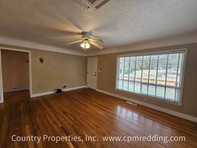 Building Photo - Charming Downtown House with Modern Amenit...
