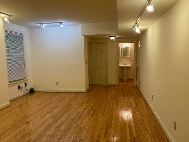 Building Photo - 415 2nd St NE