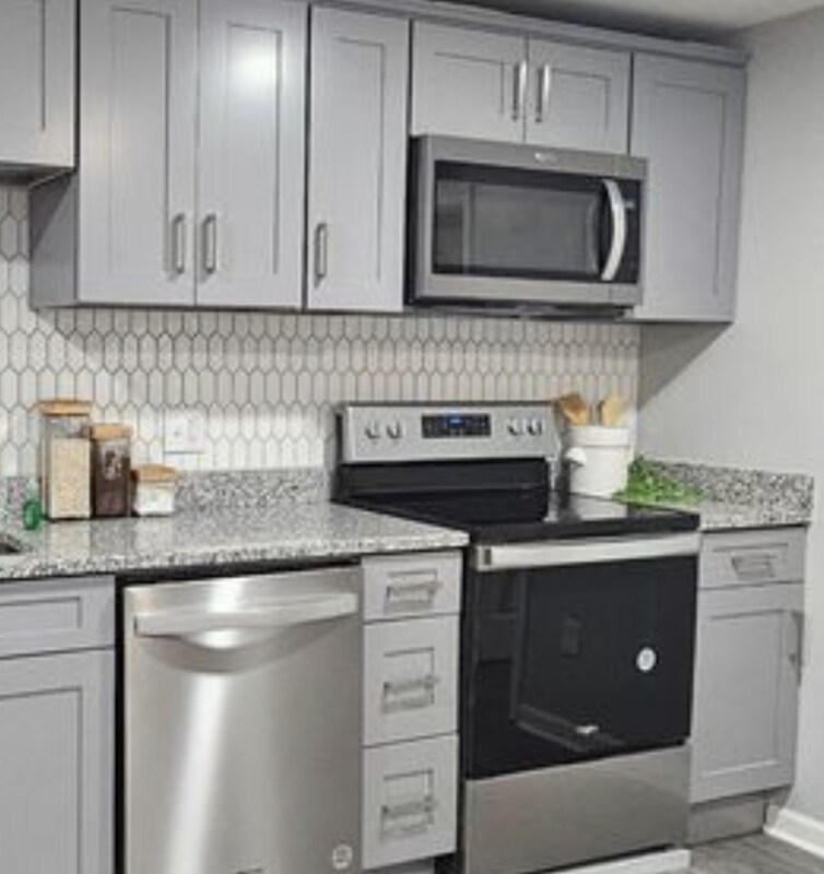 Primary Photo - 2040 Linden Ave