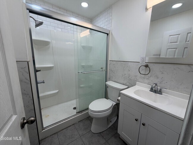 Foto del edificio - 830 Hampton Ave