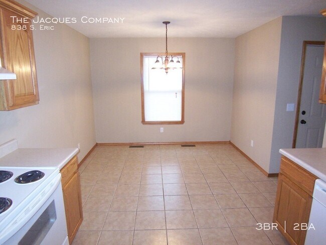 Building Photo - 838 S Eric St