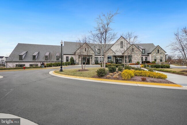 Foto del edificio - 23651 Havelock Walk Ter