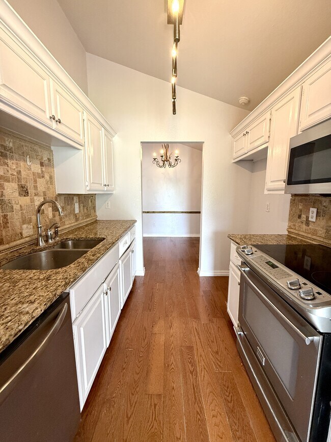 Foto del edificio - 427 N Rockford Pl