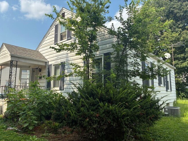 Building Photo - 505 Chaudet Ave
