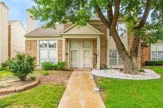 Building Photo - 1520 Beach Ln