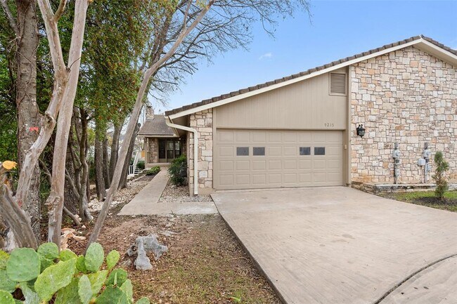 Foto del edificio - 9215 Knoll Crest Loop