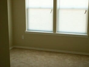 Building Photo - 4430 SE Redwood St