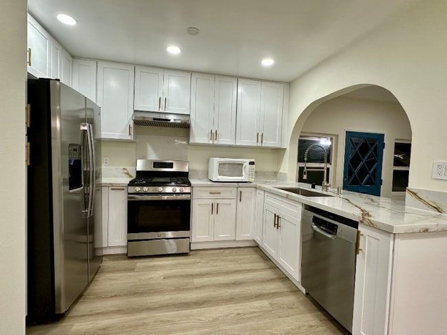 Building Photo - 7860 La Fiesta Dr