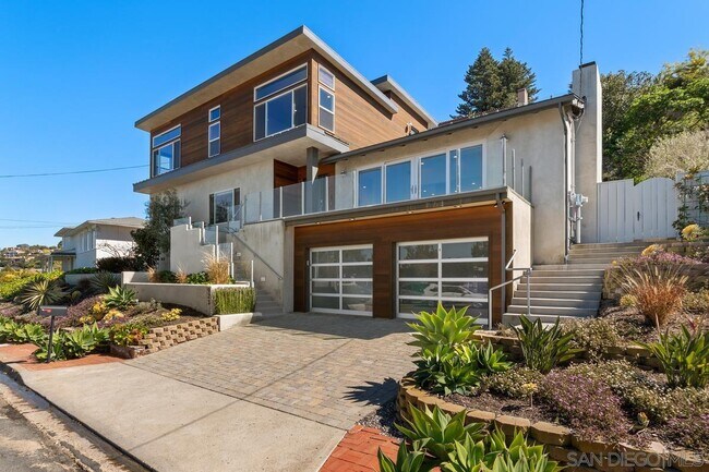 Building Photo - 923 Muirlands Vista Way