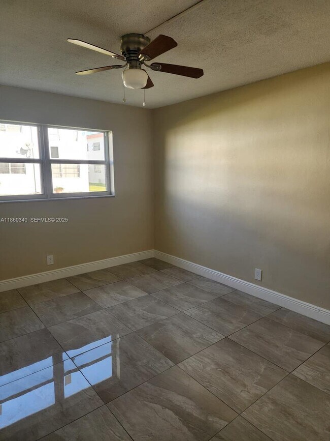 Building Photo - 1400 NW 43 Terrace