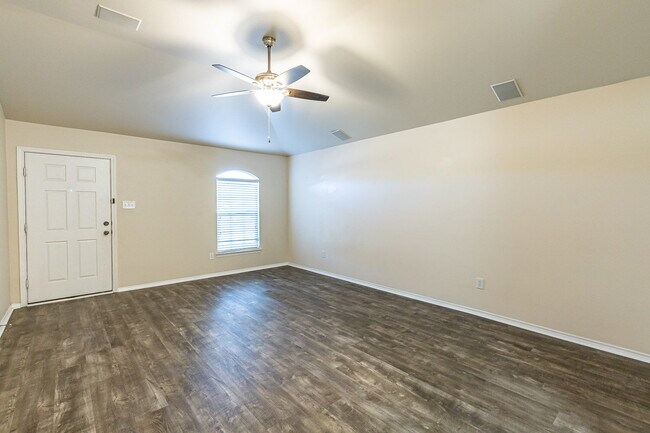 Foto del edificio - Beautiful, Well Maintained 3/2/2 Home in C...