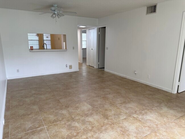 Foto del edificio - 1200 SW 124th Terrace