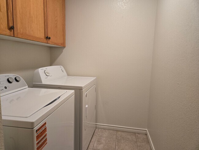 Building Photo - 3710 Oldenburg Ln
