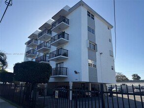 Building Photo - 2500 SW 6th St