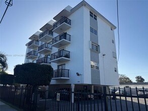 Building Photo - 2500 SW 6th St