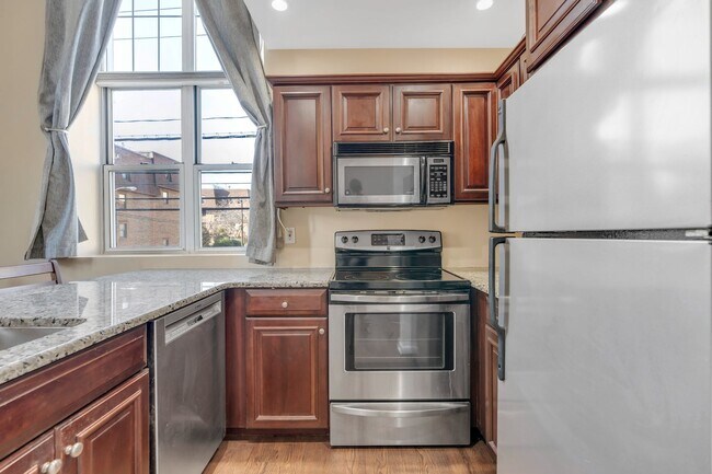 Building Photo - 450 7th St