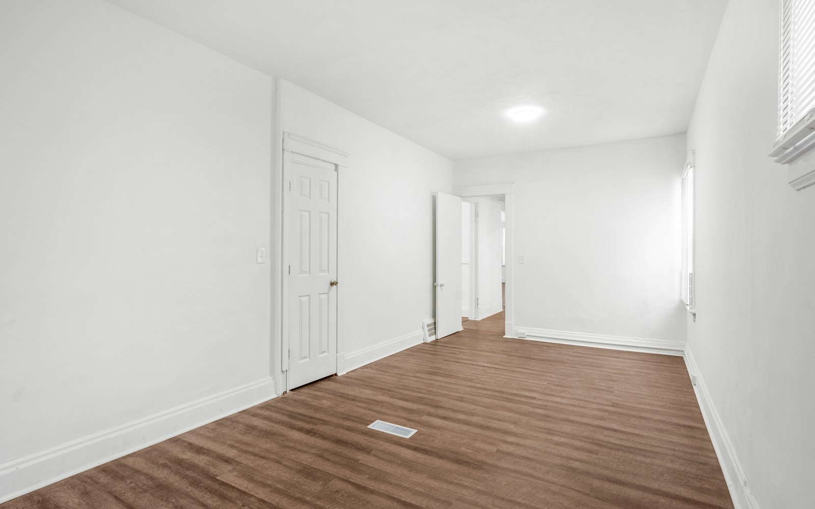 3439 E 110th St Cleveland, OH 44104 – photo 1