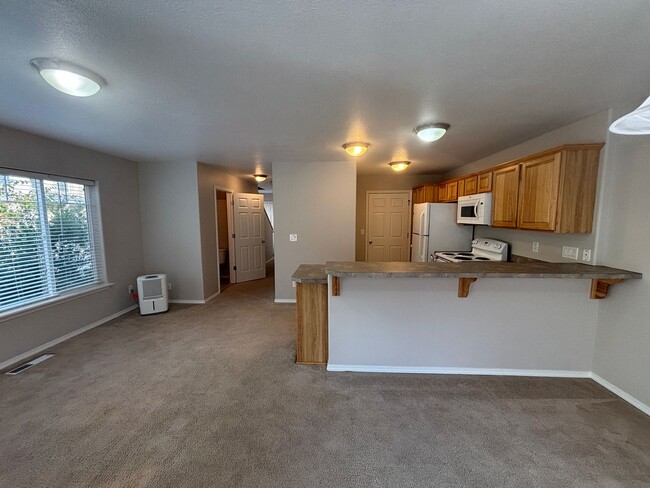 Foto del edificio - 3 Bedroom 2.5 Bath Two Story Duplex