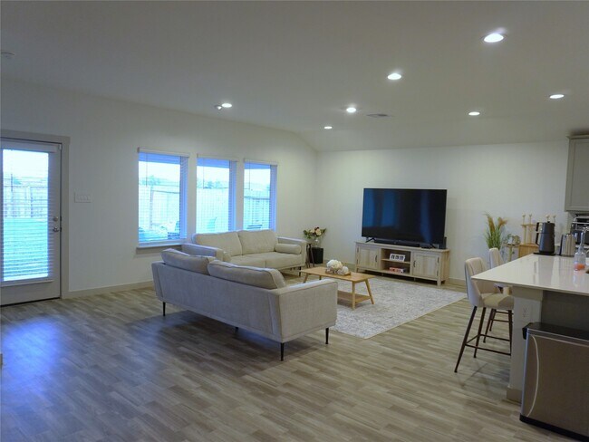 Foto del edificio - 6823 Dell Vista Drive