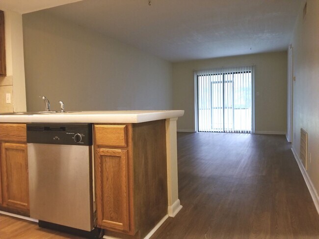 Foto del edificio - *MUST SEE* Southside Condo with Pool