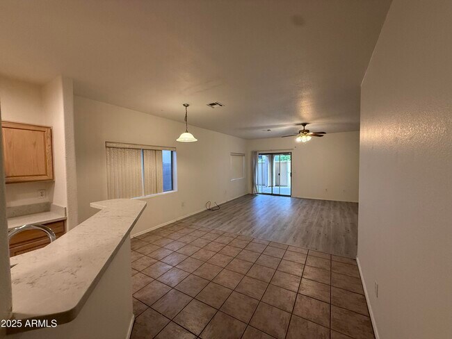 Building Photo - 2603 E Fraktur Rd