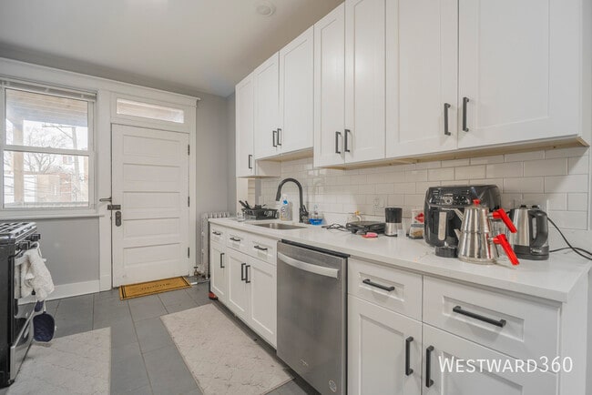 Foto del edificio - 1410 W Farragut Ave