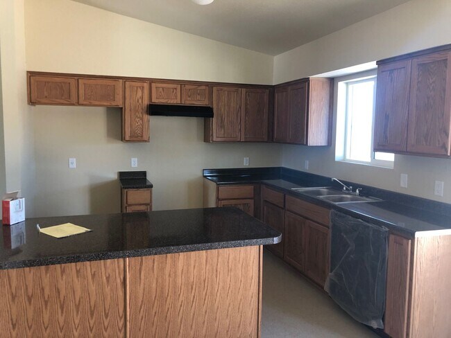 Building Photo - 3 Bedroom Home in Trail Estates!