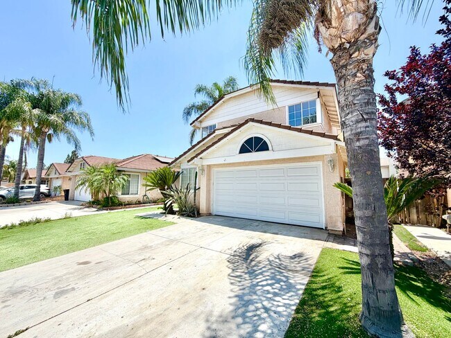 Building Photo - Open-Concept 4 Bedroom 2.5 Bathroom Home with Soaring Ceilings & Spacious Backyard
