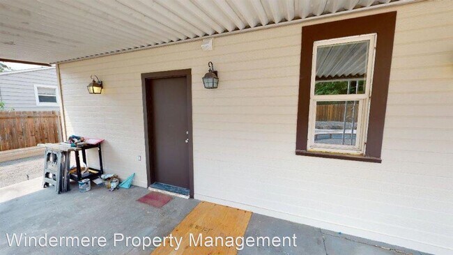 Foto del edificio - 6 br, 3 bath House - 430 E. Oak Street
