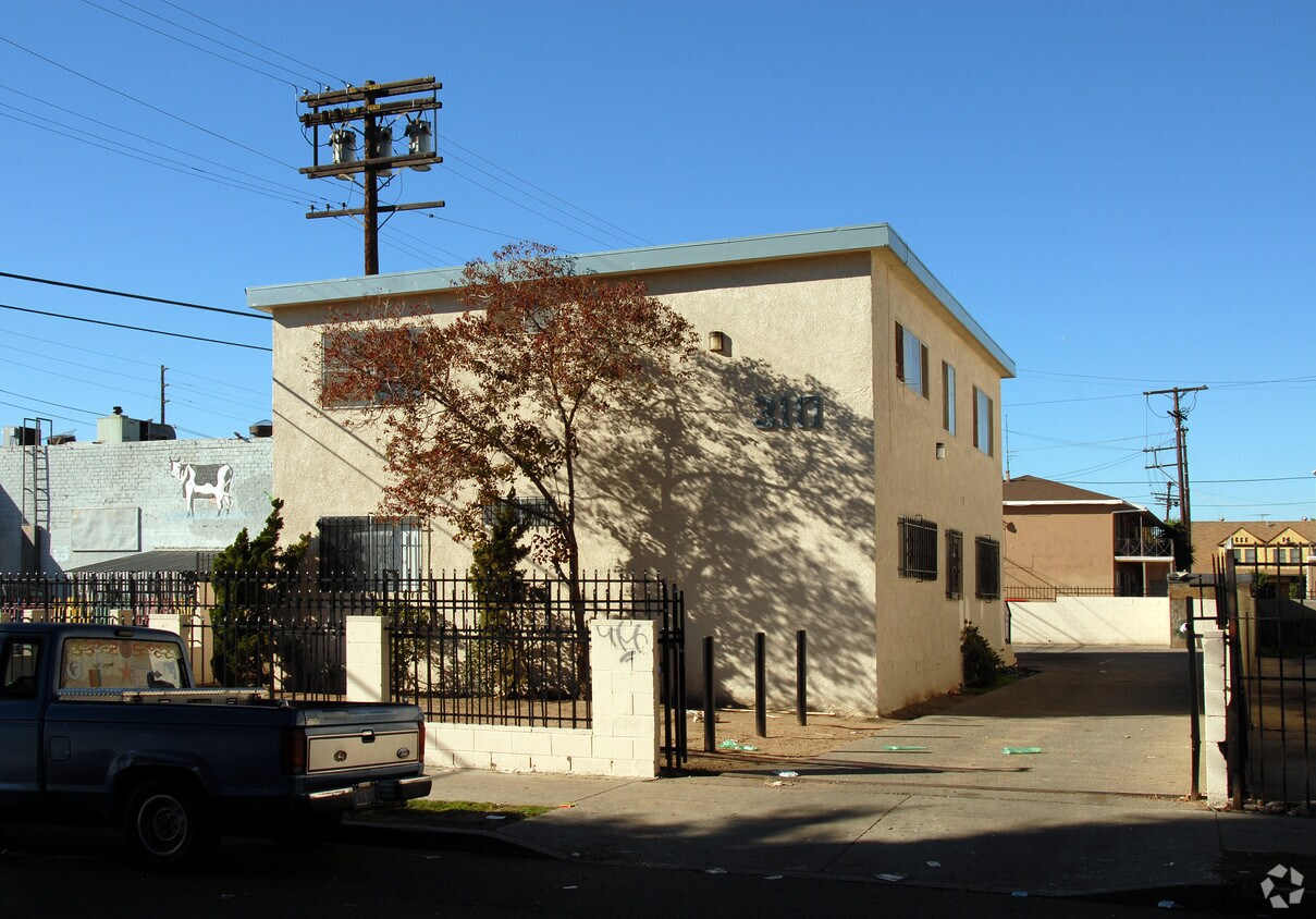 Building Photo - 3115 Kenwood Ave
