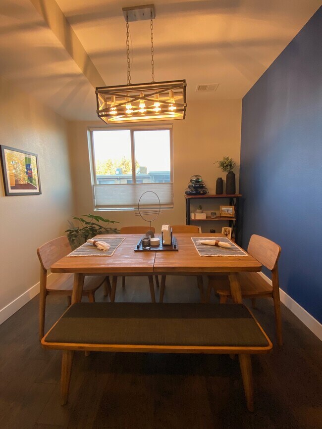 Building Photo - 1927 Eaton St