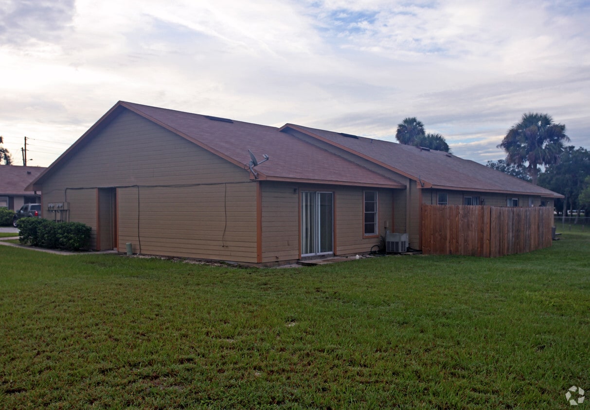 Building Photo - Sandalwood Village