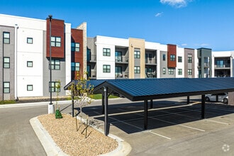 Building Photo - Signature at West Pryor