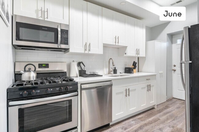Foto del edificio - ROOM ONLY in 3-bed/1.0-bath Home