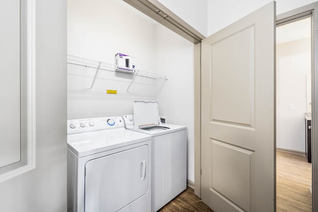 Building Photo - Lofts At Bass