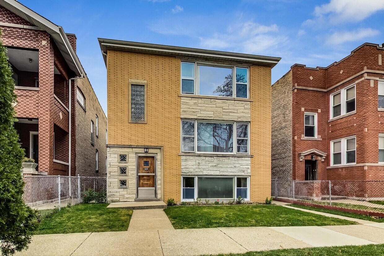 Primary Photo - 5151 W Agatite Ave
