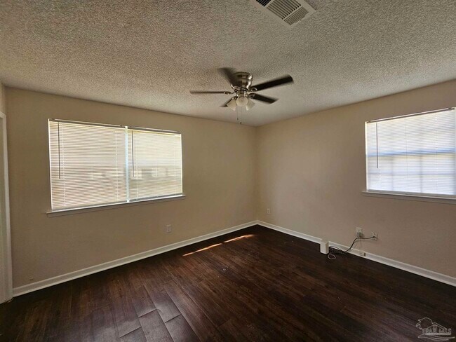 Foto del edificio - 5604 Scotland Terrace