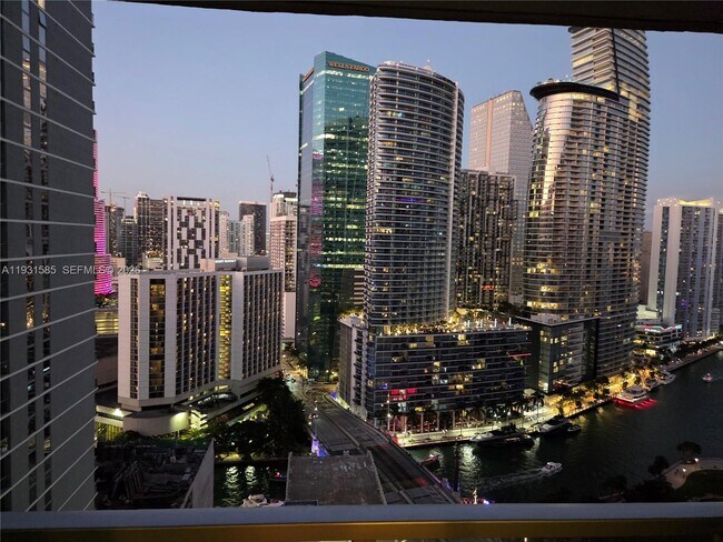 Foto del edificio - 500 Brickell Ave