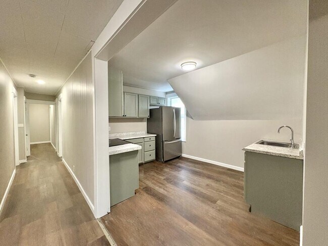 Building Photo - 28 Bartlett St