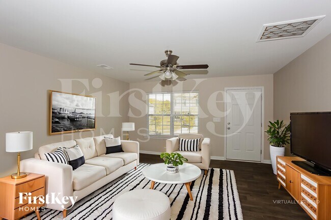 Building Photo - 413 Bennington Dr