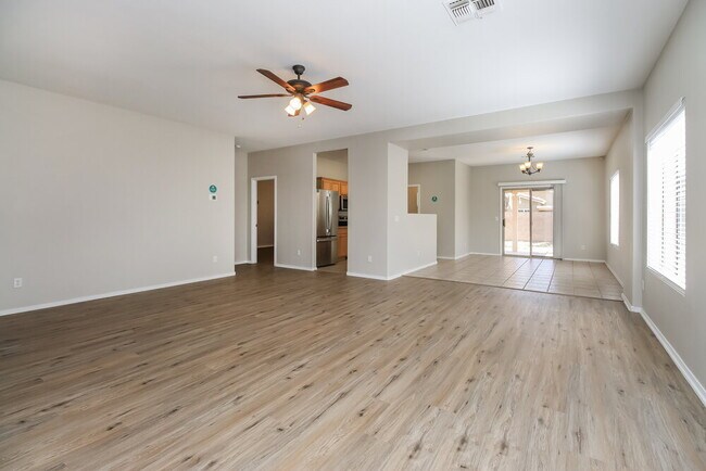 Building Photo - 751 E Horizon Heights Dr