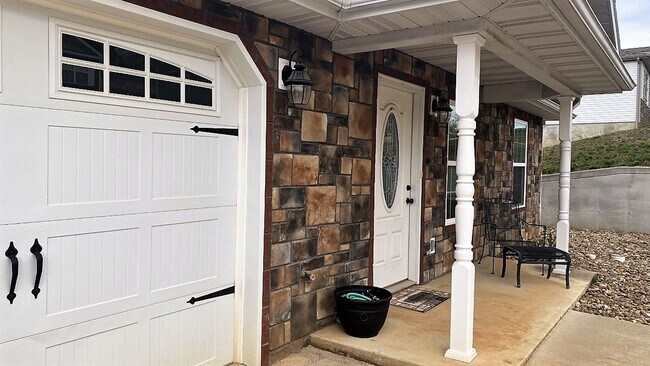 Foto del edificio - ~*~Gorgeous 2 Bedroom 2 Bathroom Duplex~*~
