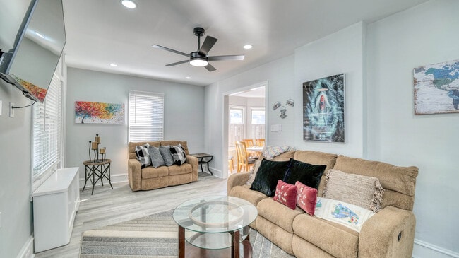 Foto del edificio - 8 N Nashville Ave