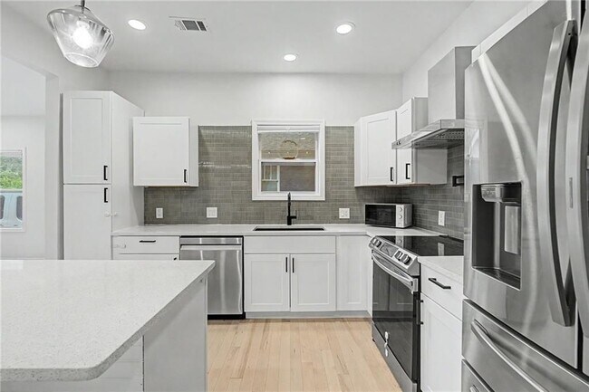 Foto del edificio - 827 Elbert St SW