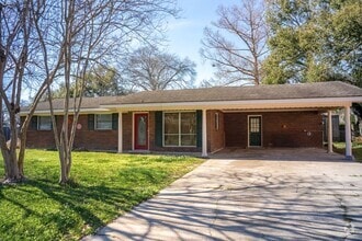 Building Photo - 213 Birch Dr