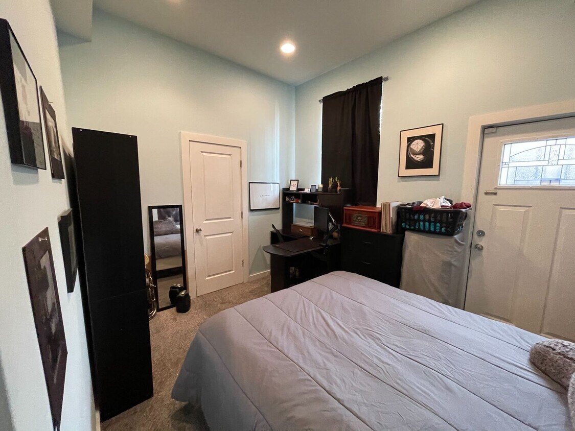 Photo - 1411 W Thompson
