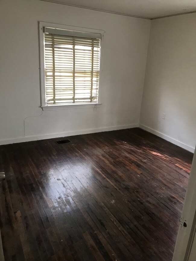 Building Photo - 4627 Estelle Dr