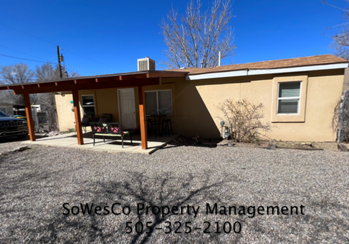 Foto principal - Beautiful 2 Bedroom 2 Bath Home