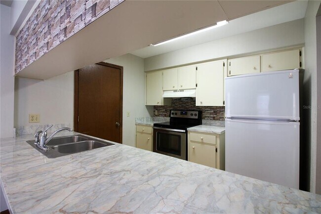 Foto del edificio - 6309 Highland Gardens Ct