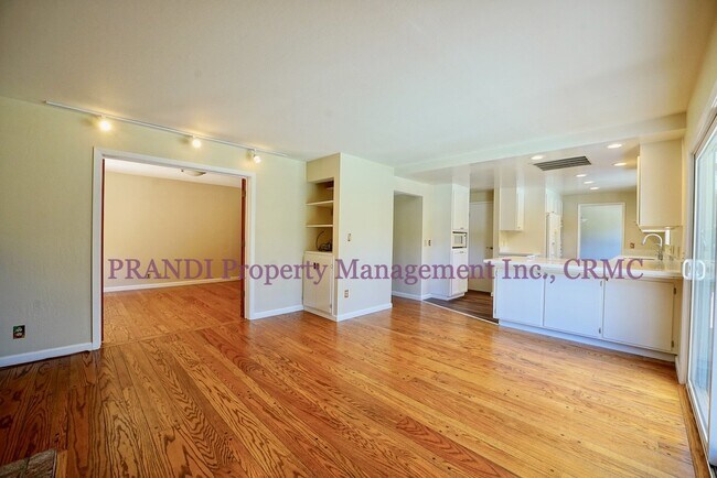 Foto del edificio - Quality Home with Pool and Recent Renovati...